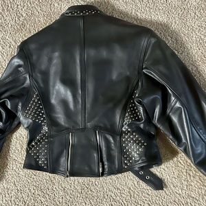 Harley Davidson Womens. Top  of line best or best) black full leather jacket